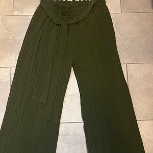 P.O.S.H pleated green pants NWOT olive green